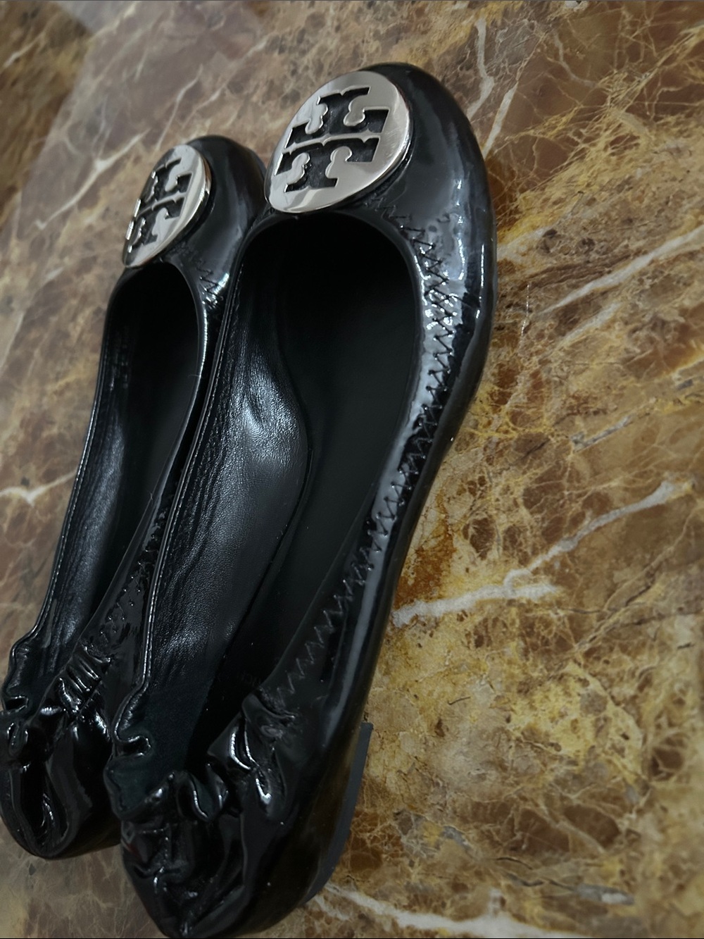 Tory Burch Black Patent Leather Logo Ballet Flats with Silver Emblem, size 7.5 - Picture 4 of 7